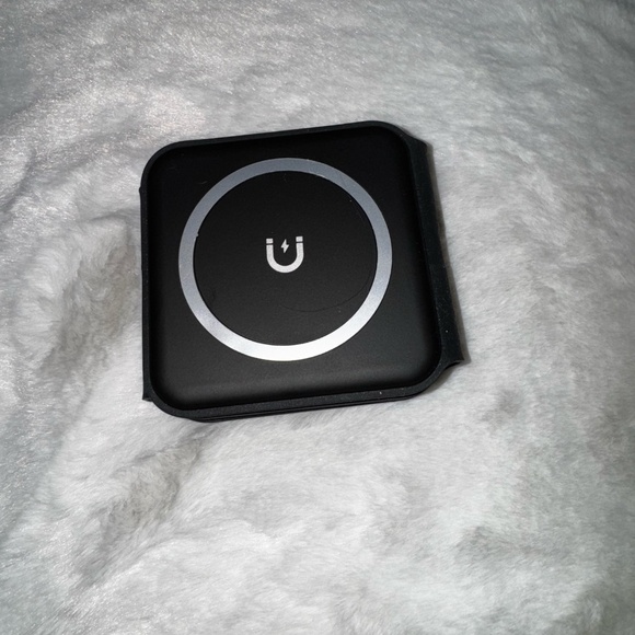 3 in 1 magnetic wireless charger - Picture 2 of 2
